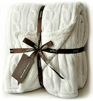 self care gifts The ultimate self care gift guide. If you are anything like me you will be rushing around looking for that perfect gift for friends and family. How about giving them a little luxury this year with this perfect gift guide for self care. I’m sure we all know someone who deserves a treat and could do with a little pampering. Someone who works too hard and has very little time for relaxation. Now you can give them a nudge on path to self care with these amazing gifts.